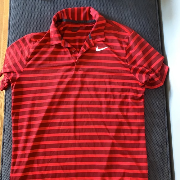 Men’s Nike Golf Shirt-medium - Picture 2 of 2